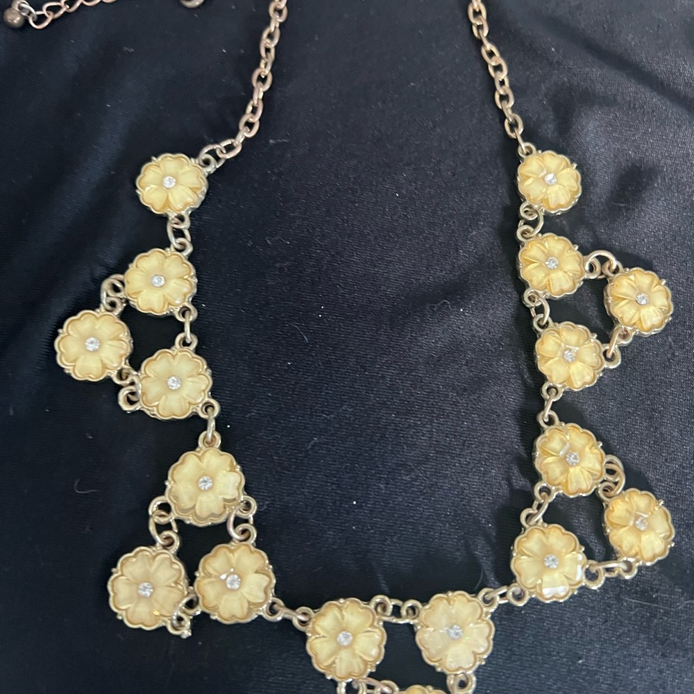 Floral Link Necklace in Cream and Gold
